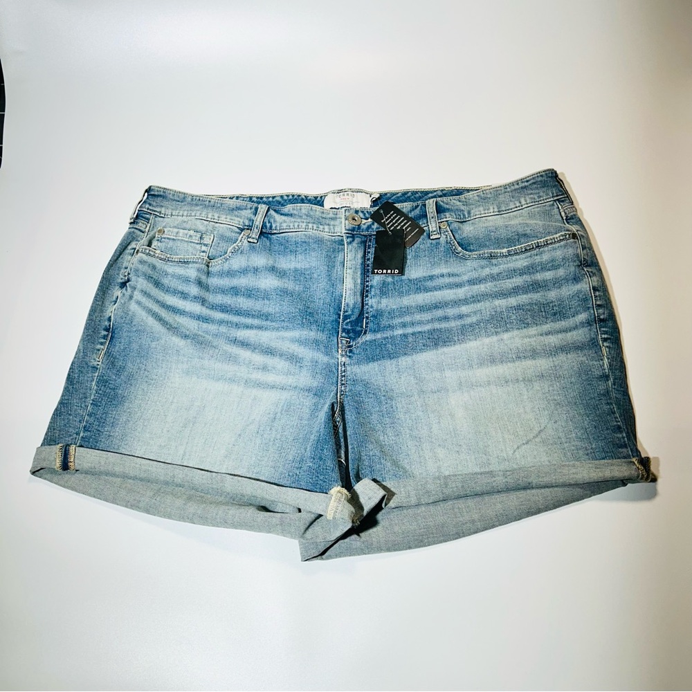 Torrid jean shorts Aphrodite High Rise Roll hem Jean shorts New women size 24